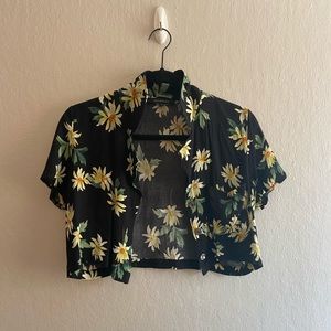 Olivaceous Flower Super Crop Button-Up Top